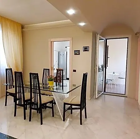 Casa De Amicis 18 Bed & Breakfast 3*